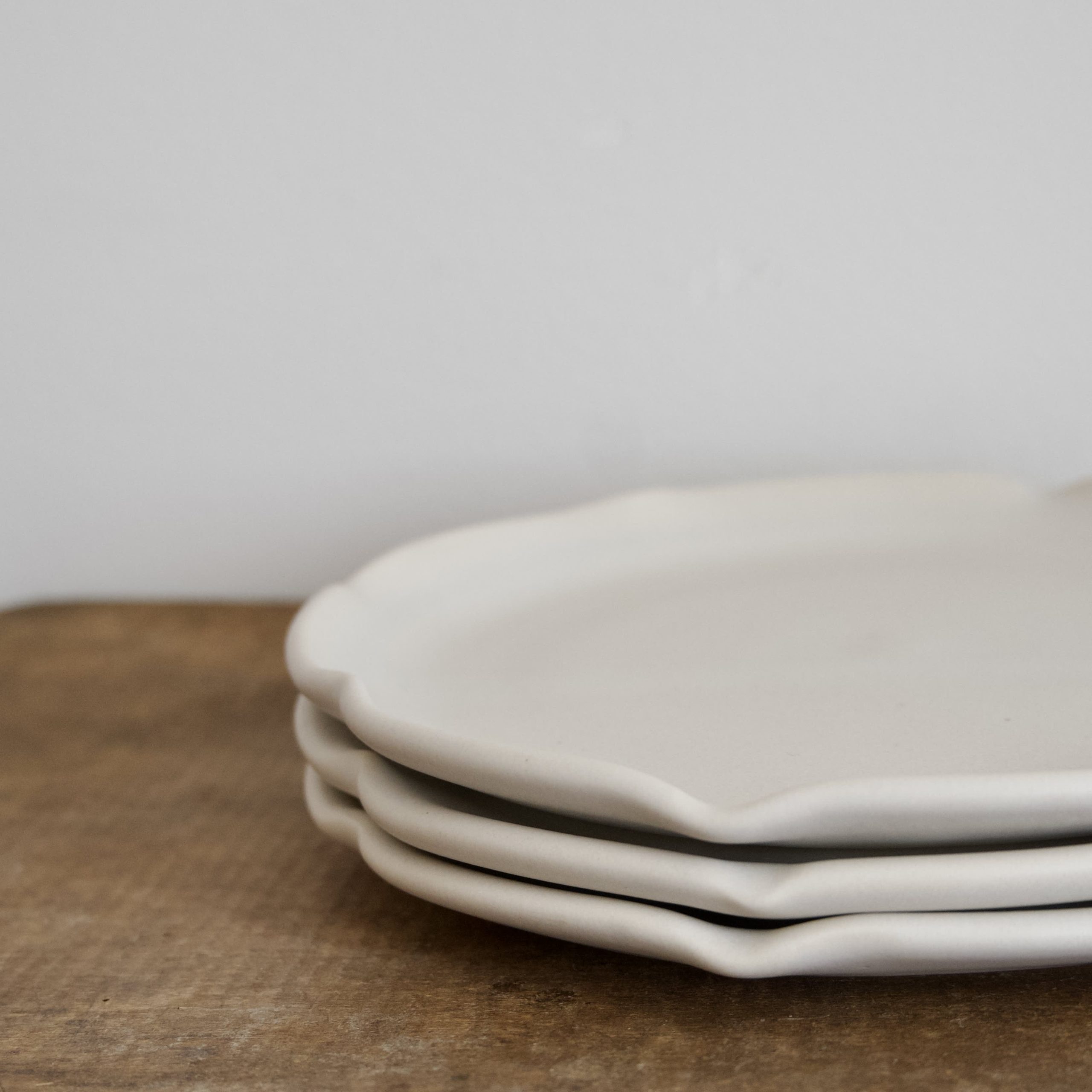Walter Tulip Side Plate – Alabaster