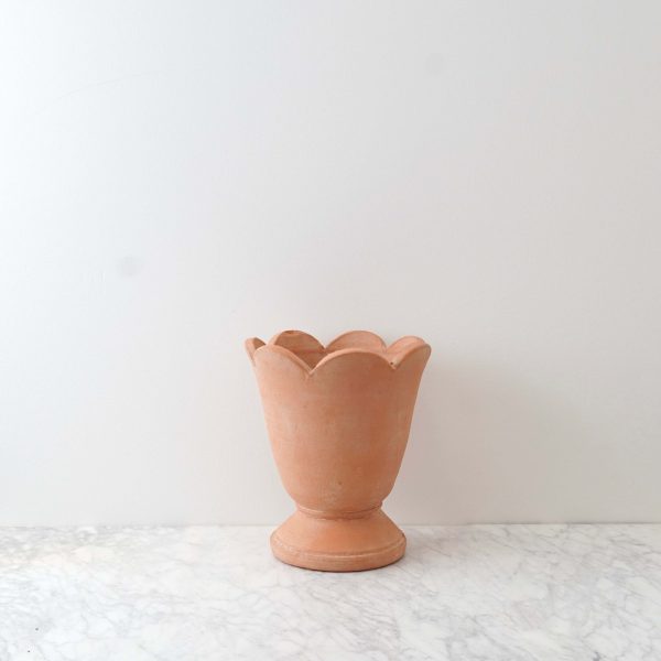 Holly Scalloped Pot - Footed